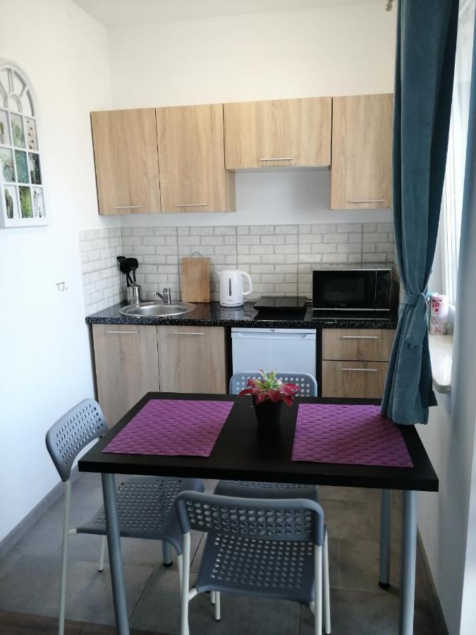 - I Przy Onkologii Apartment *